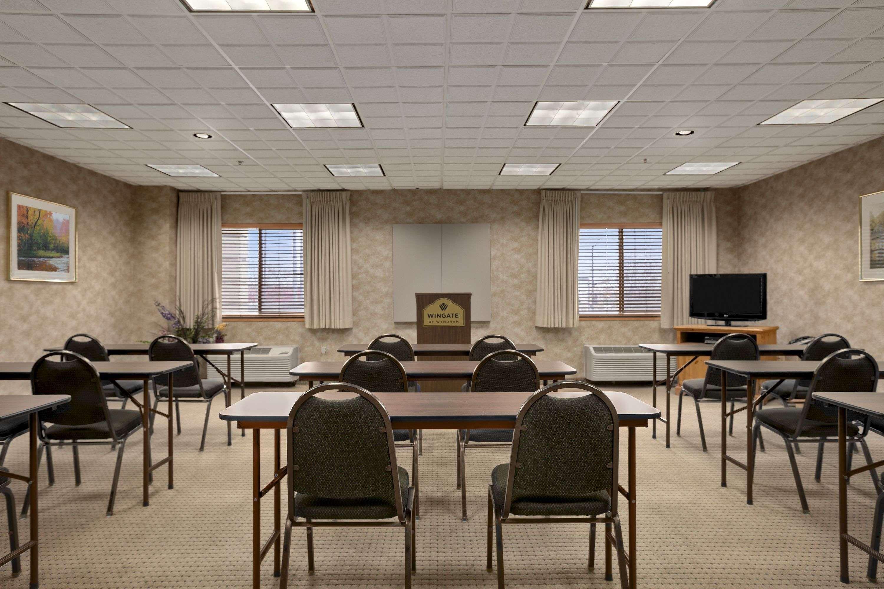 Wingate By Wyndham Pueblo Hotel Екстериор снимка