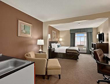 Wingate By Wyndham Pueblo Hotel Екстериор снимка