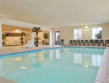 Wingate By Wyndham Pueblo Hotel Екстериор снимка