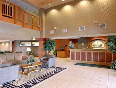 Wingate By Wyndham Pueblo Hotel Екстериор снимка